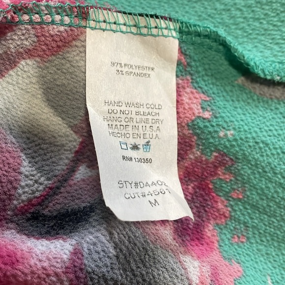 Wrap around floral dress size medium colorful warm weather vibe - Picture 8 of 8